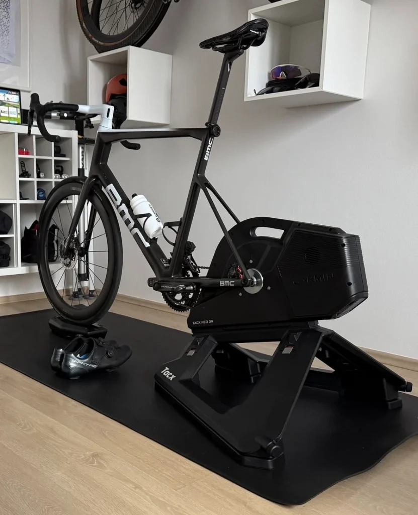 Home trainer tacx neo 3M et vélo BMC
